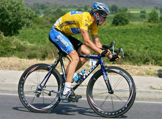 Illustration for article titled 101 Years of Tour de France Bikes Map the Evolution of Cycling